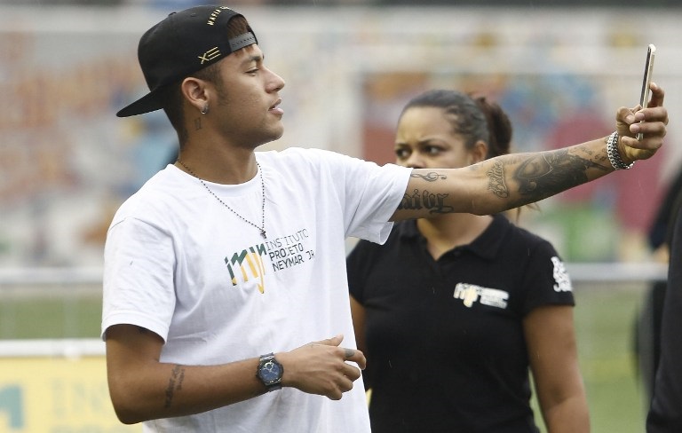 495031_495031_Neymar_selfie.jpg